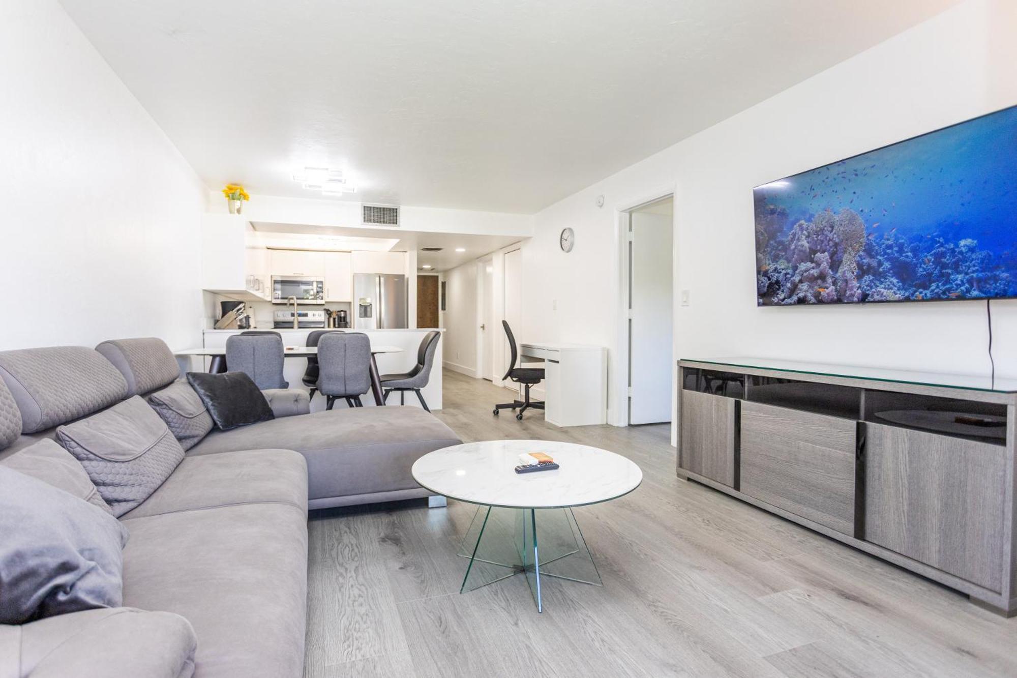 Bass & Sun Condominium 2/2 Bedroom Клюістон Номер фото