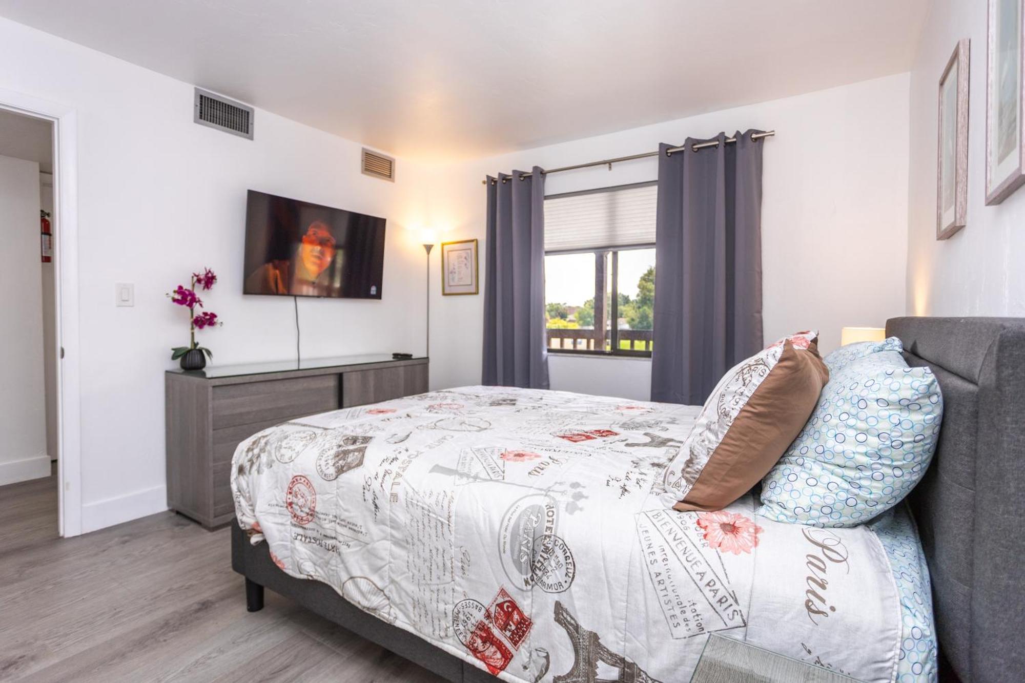 Bass & Sun Condominium 2/2 Bedroom Клюістон Номер фото