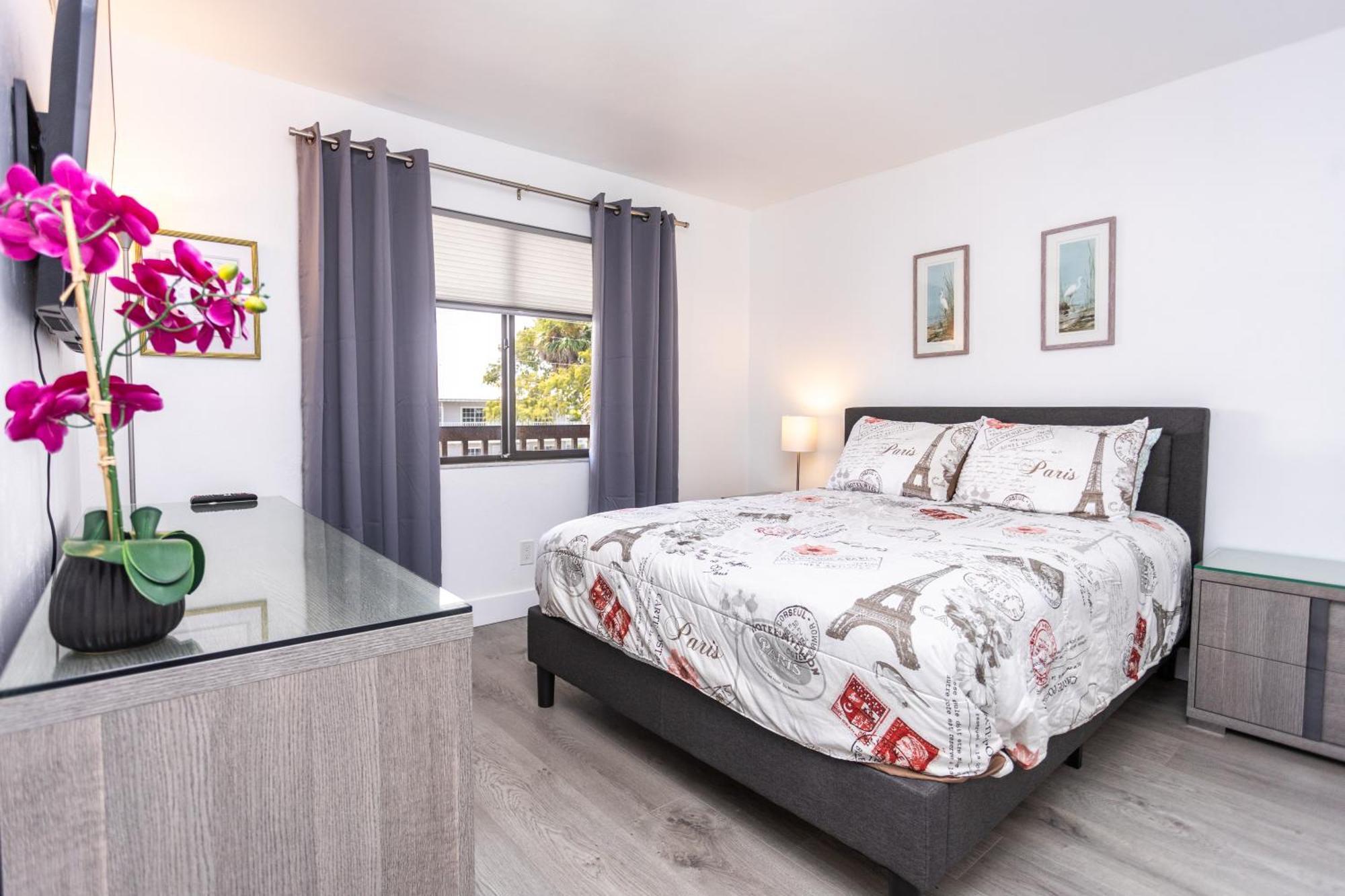 Bass & Sun Condominium 2/2 Bedroom Клюістон Номер фото