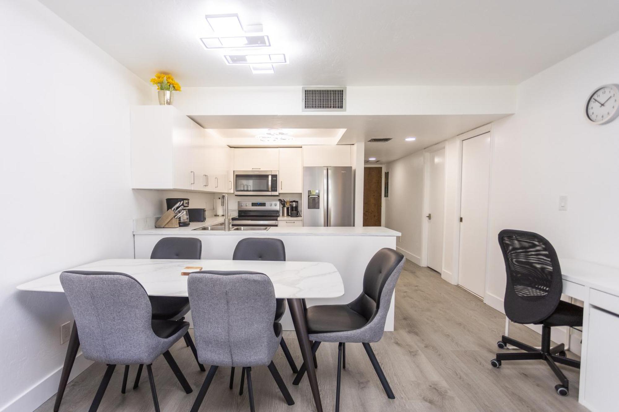Bass & Sun Condominium 2/2 Bedroom Клюістон Номер фото