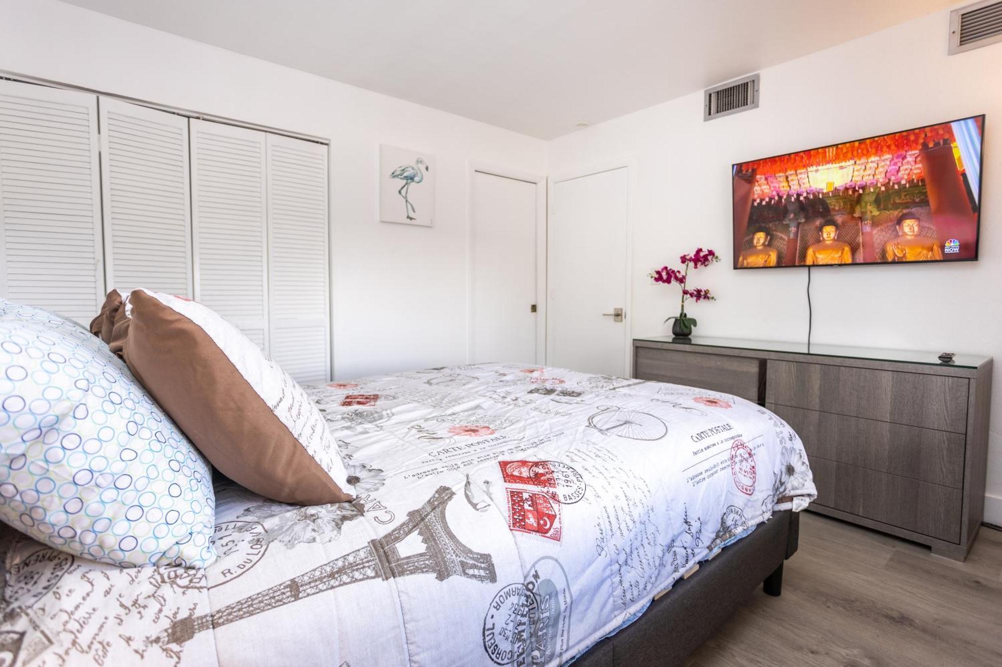 Bass & Sun Condominium 2/2 Bedroom Клюістон Номер фото